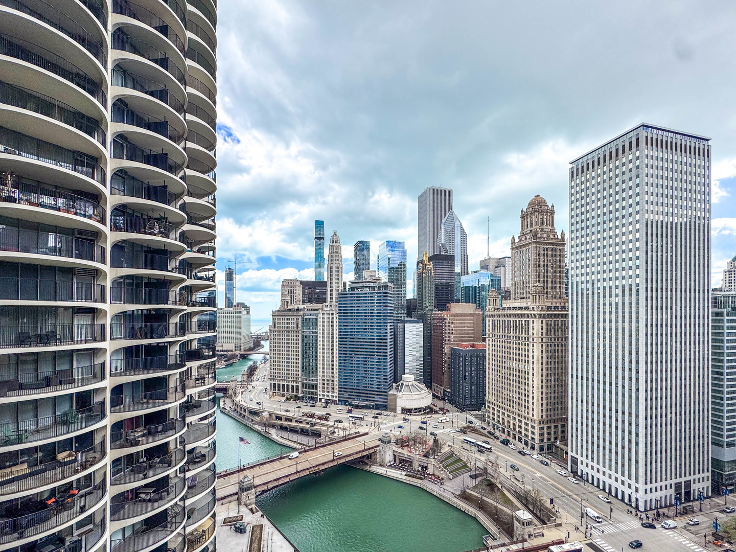 300 N STATE Street Unit: 3008