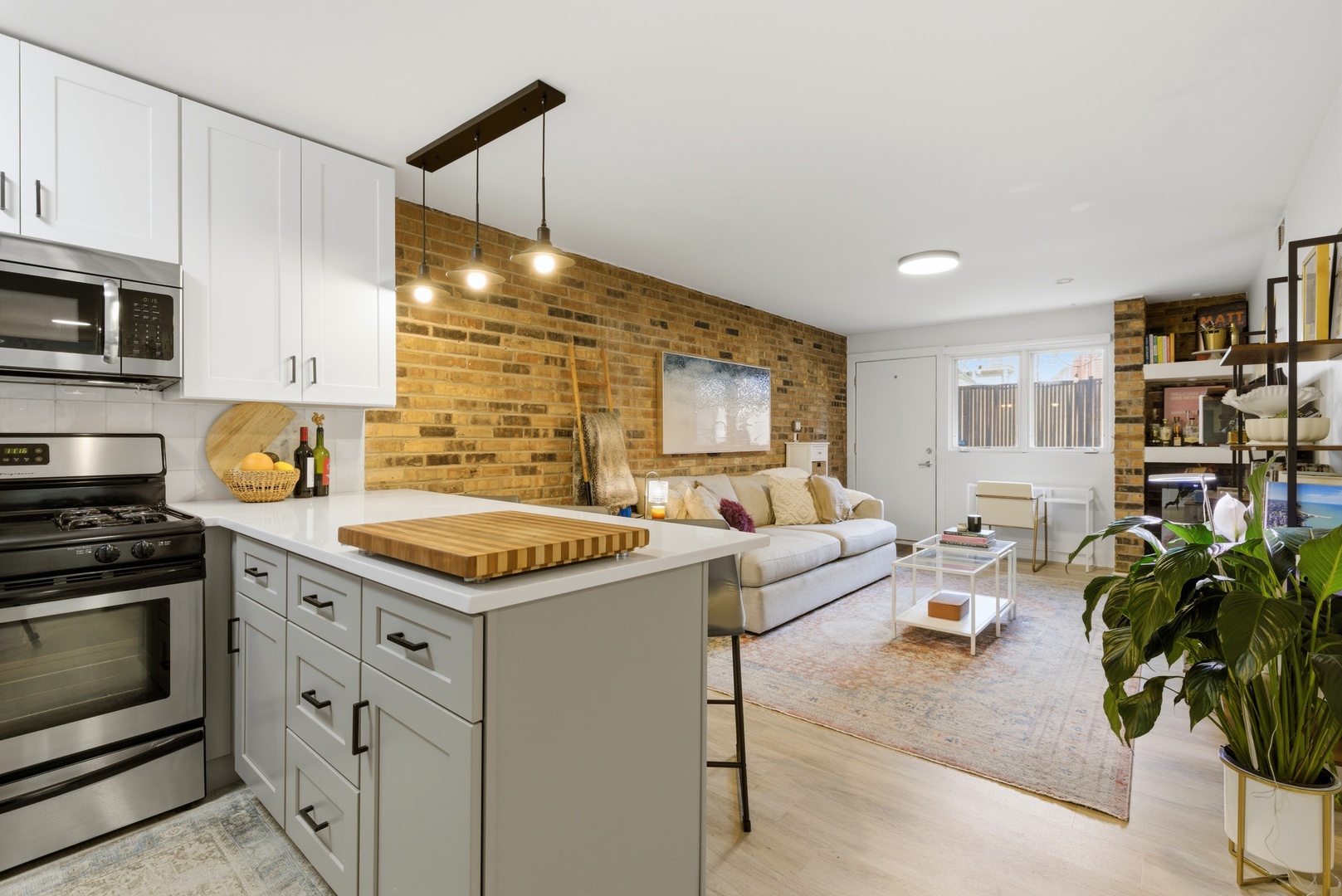 910 W Diversey Parkway Unit: F