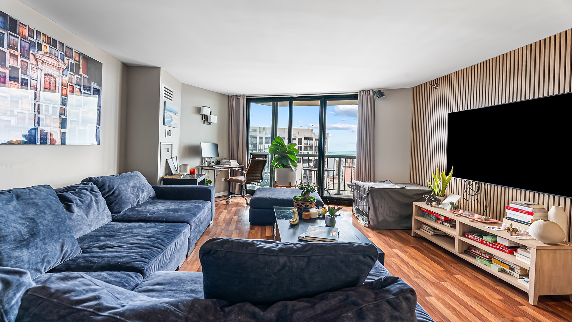 111 W Maple Street Unit: 3305