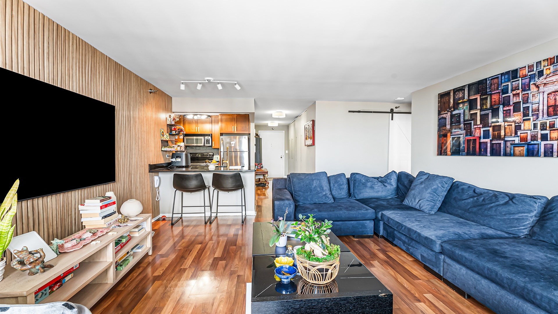111 W Maple Street Unit: 3305