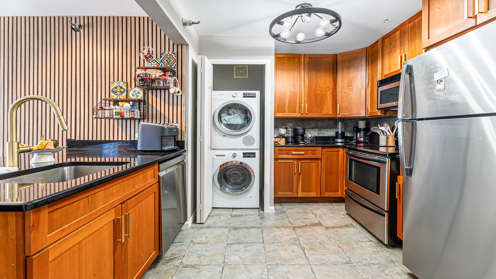111 W Maple Street Unit: 3305