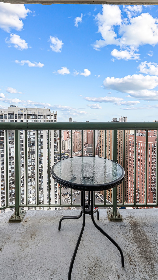 111 W Maple Street Unit: 3305
