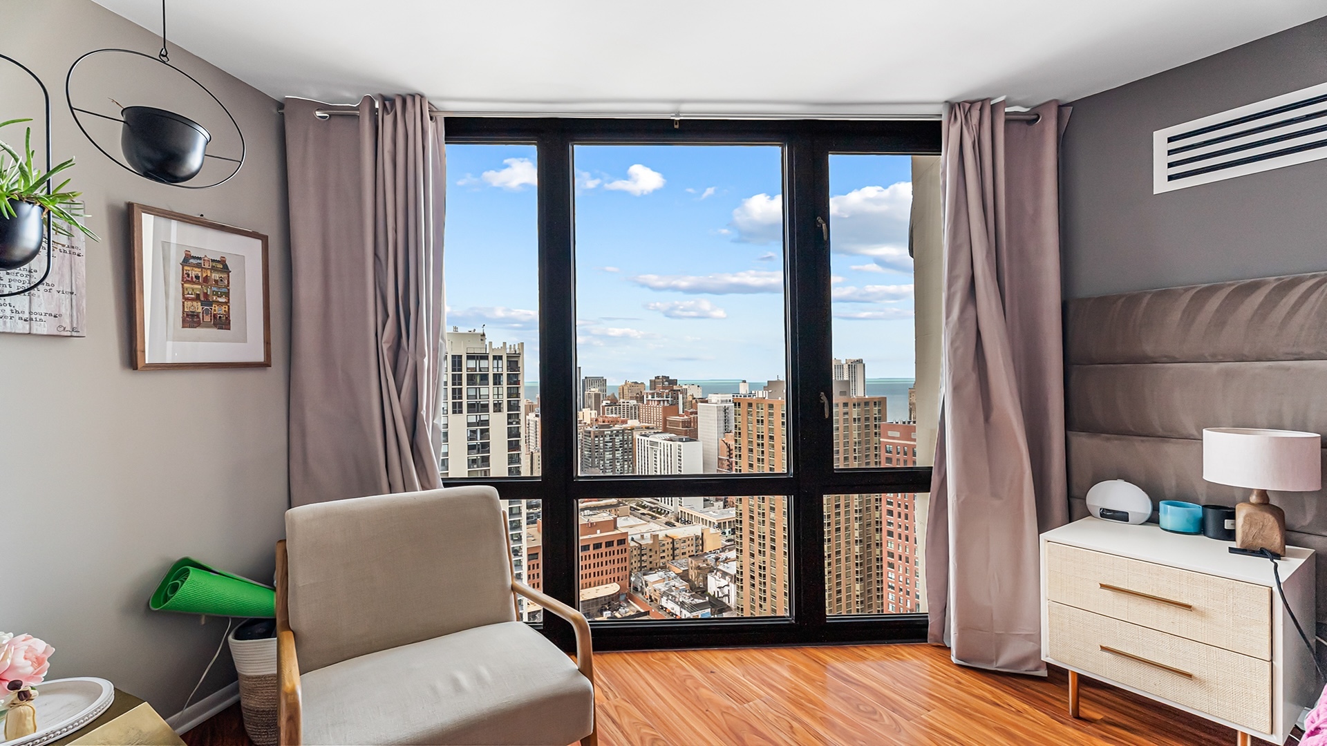 111 W Maple Street Unit: 3305