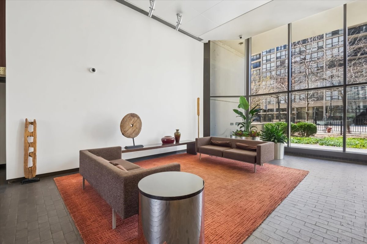 1560 N Sandburg Terrace Unit: 2207J
