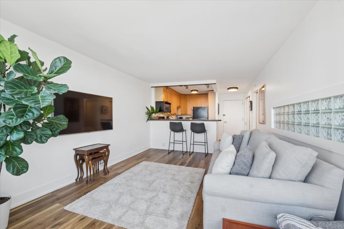 1560 N Sandburg Terrace Unit: 2207J