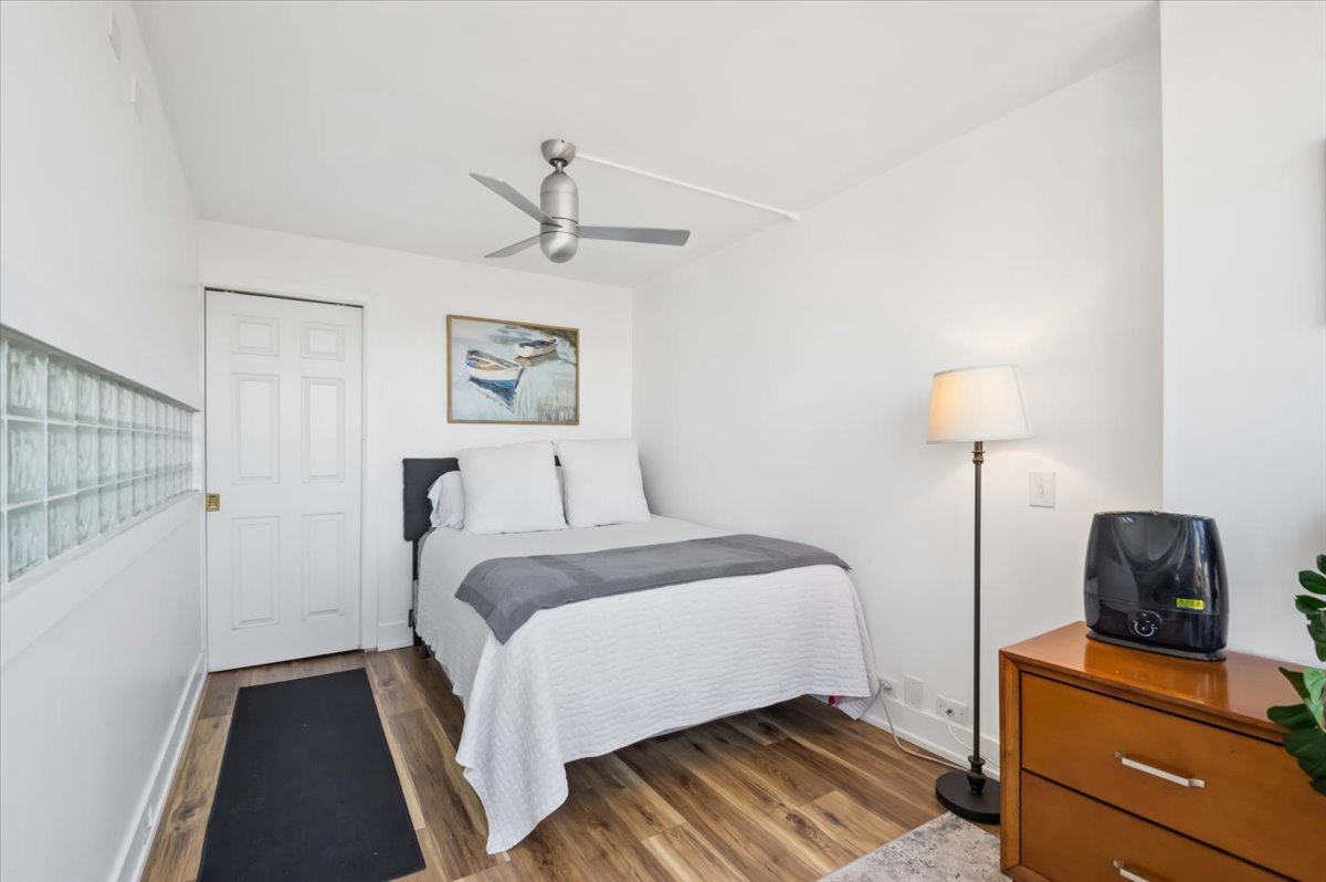 1560 N Sandburg Terrace Unit: 2207J