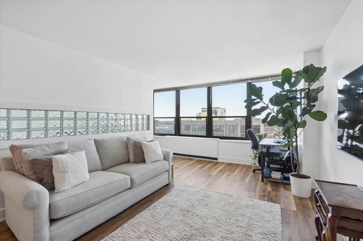 1560 N Sandburg Terrace Unit: 2207J