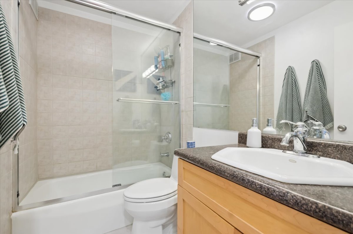 1560 N Sandburg Terrace Unit: 2207J