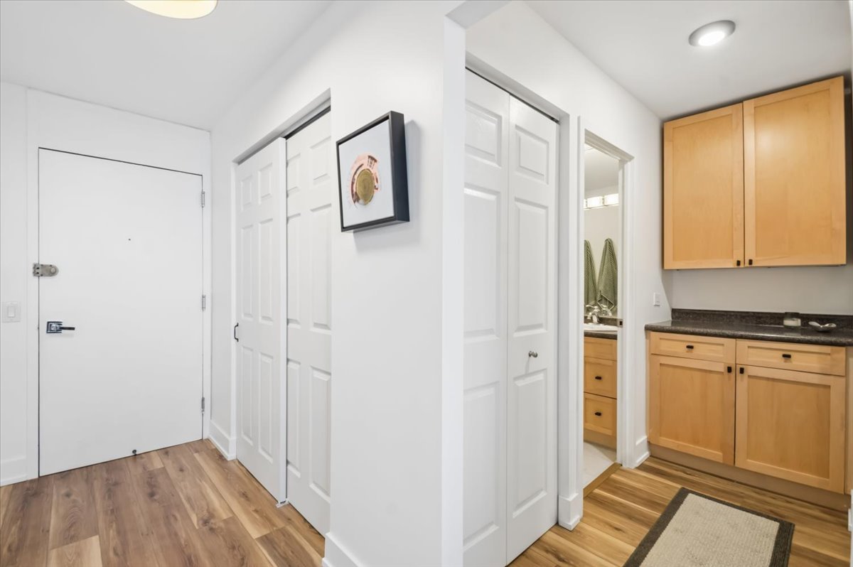 1560 N Sandburg Terrace Unit: 2207J