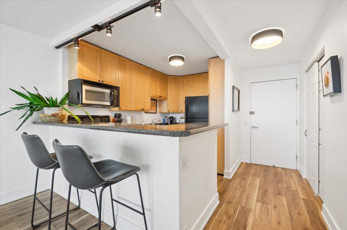 1560 N Sandburg Terrace Unit: 2207J