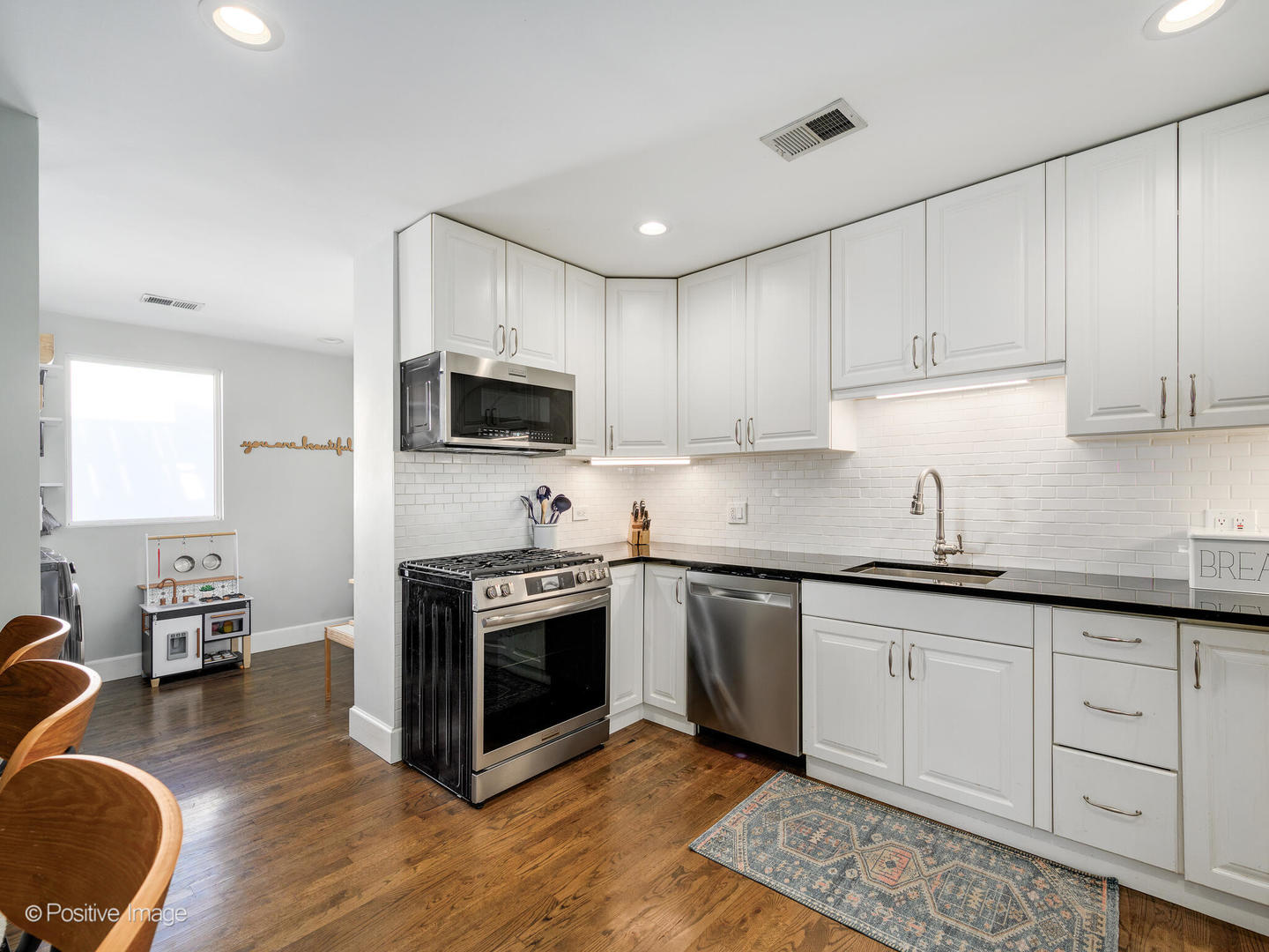 3903 N Seeley Avenue Unit: 3