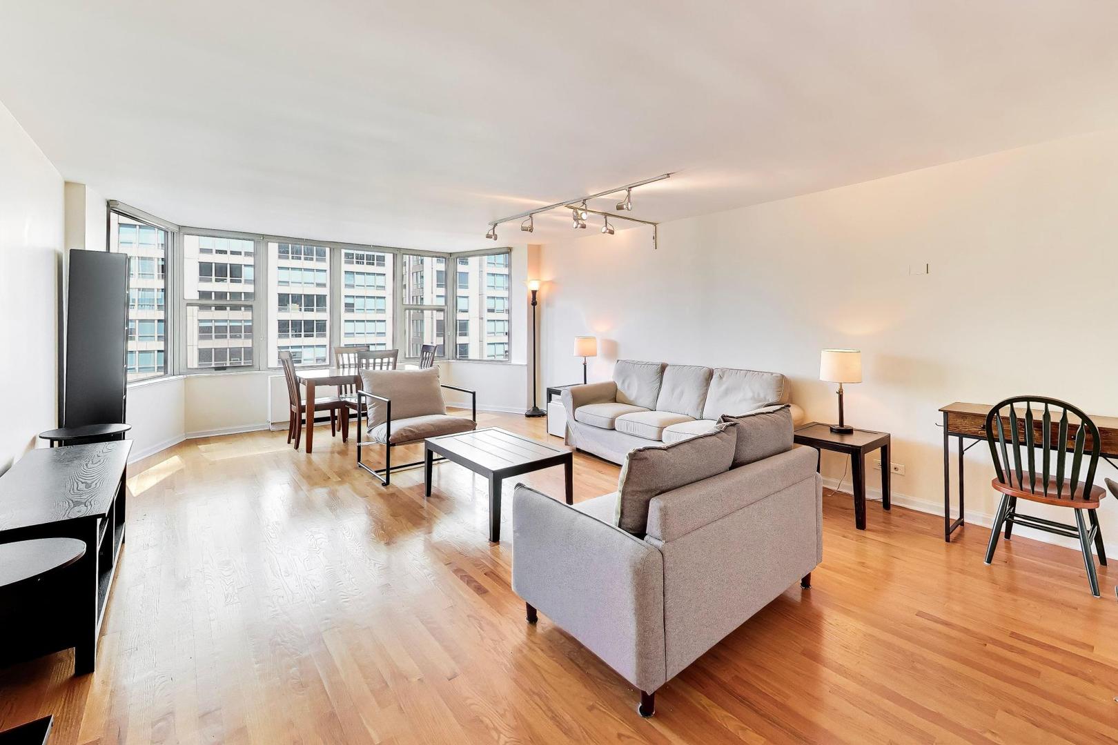 525 W Hawthorne Place Unit: 606