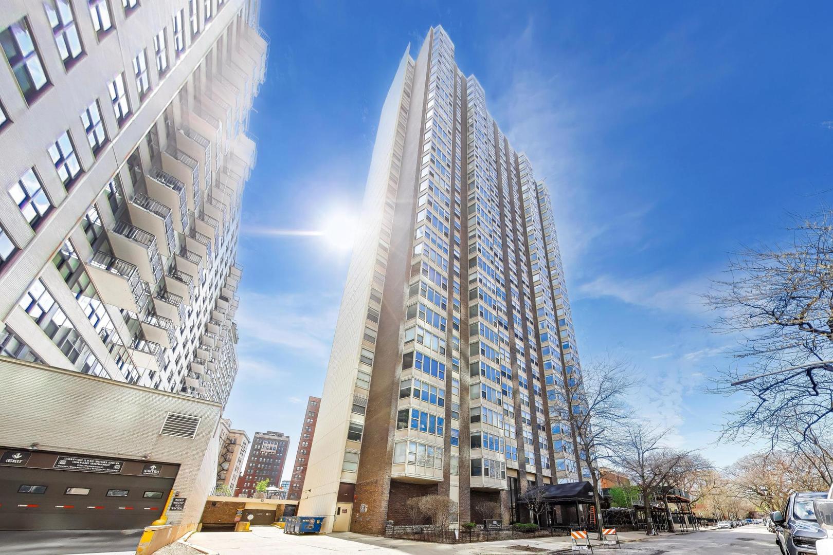 525 W Hawthorne Place Unit: 606
