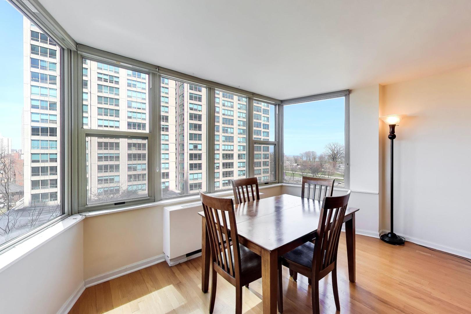 525 W Hawthorne Place Unit: 606