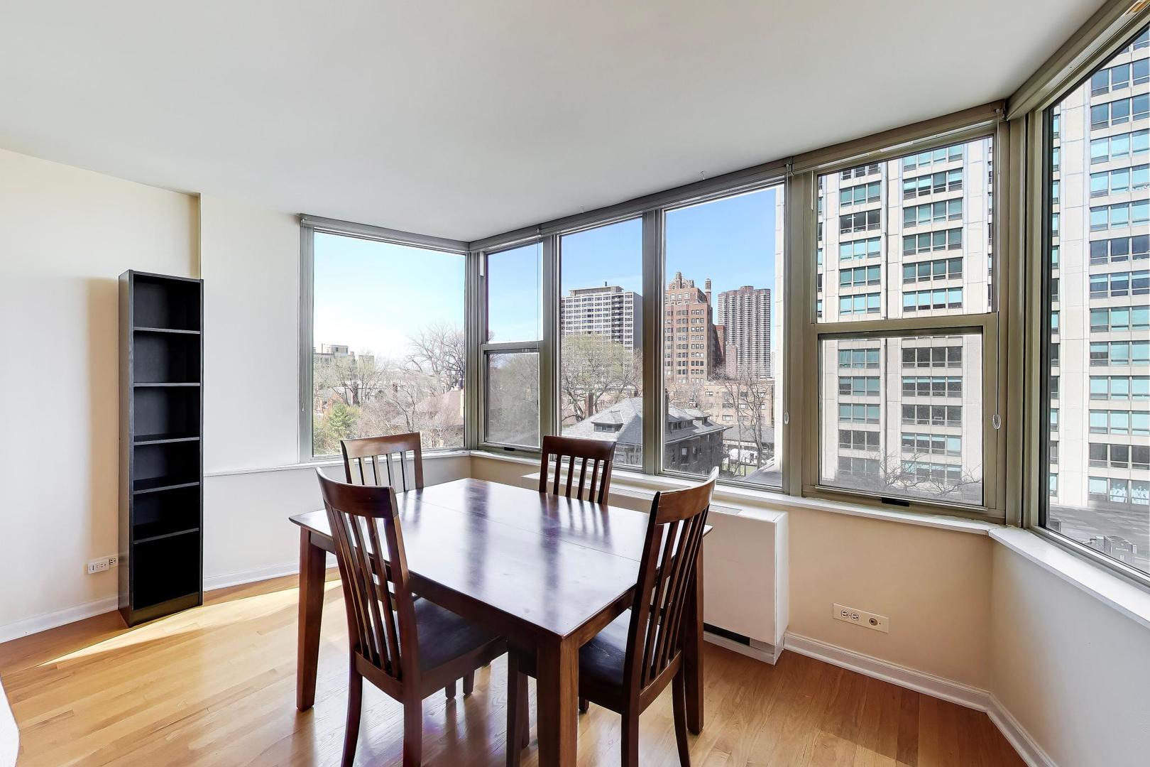 525 W Hawthorne Place Unit: 606
