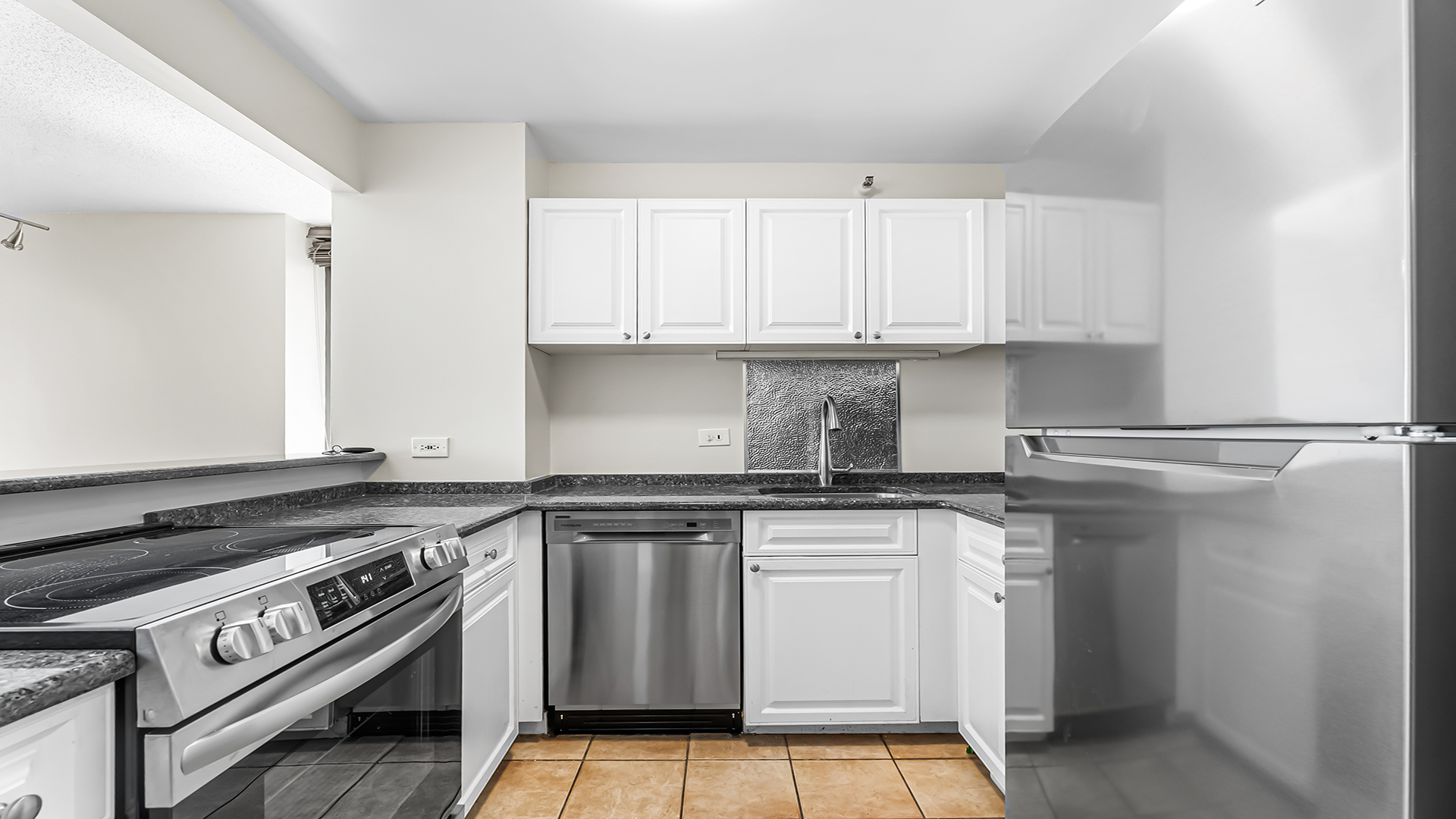 3660 N LAKE SHORE Drive Unit: 2203