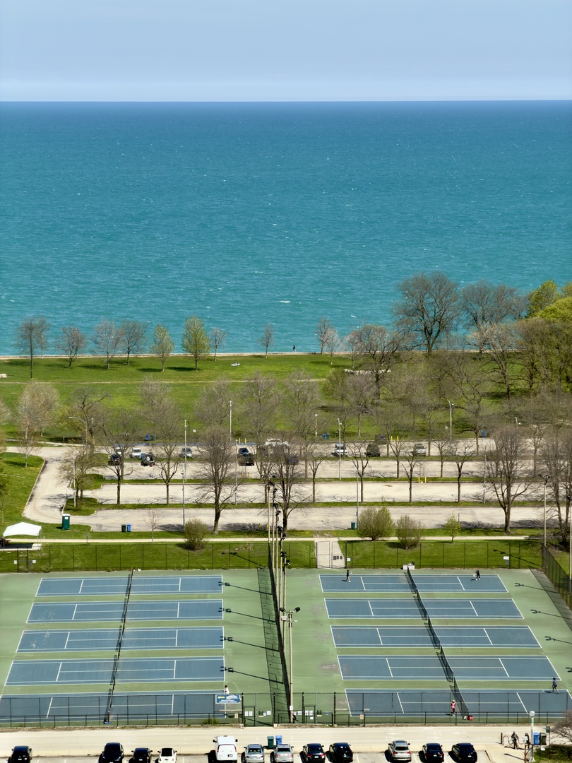 3660 N LAKE SHORE Drive Unit: 2203