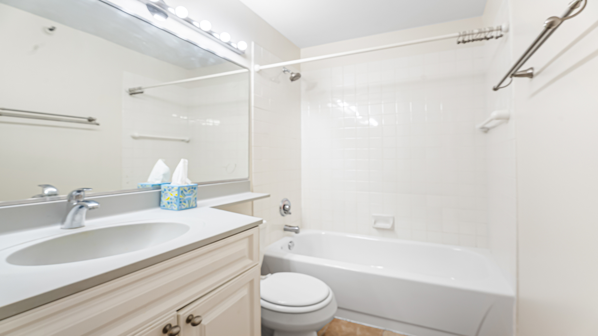 3660 N LAKE SHORE Drive Unit: 2203