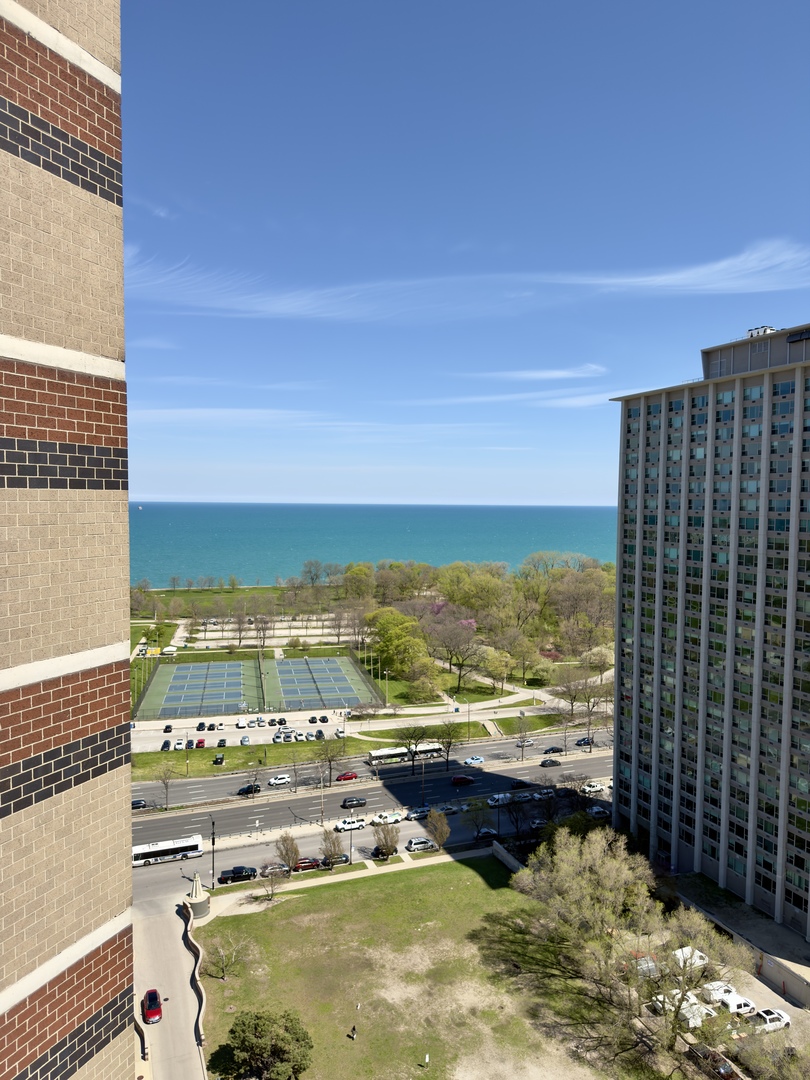 3660 N LAKE SHORE Drive Unit: 2203