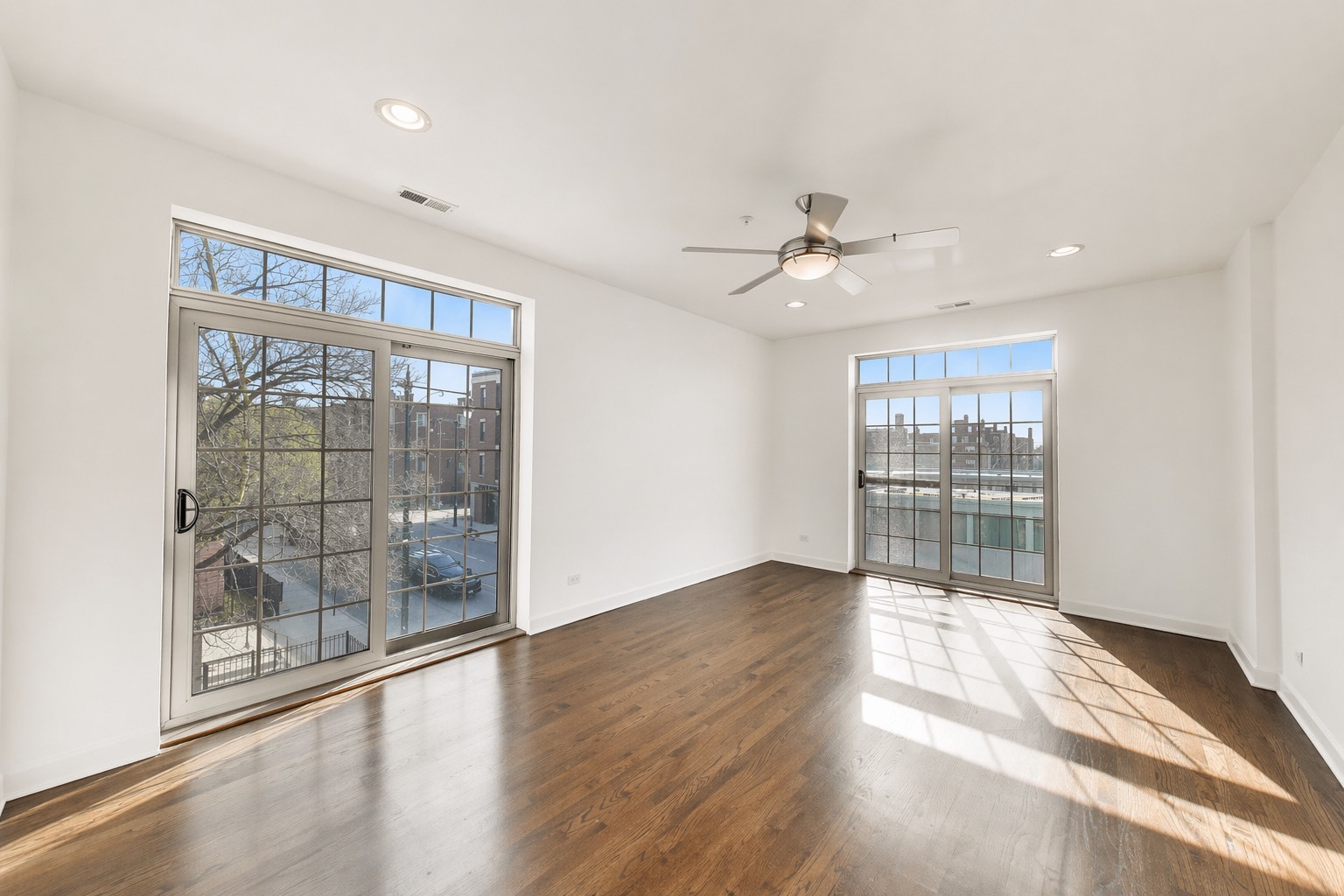 5321 N Lincoln Avenue Unit: 3E