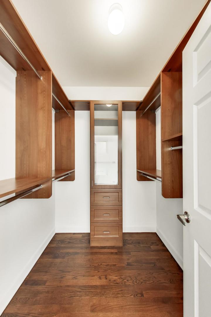 5321 N Lincoln Avenue Unit: 3E