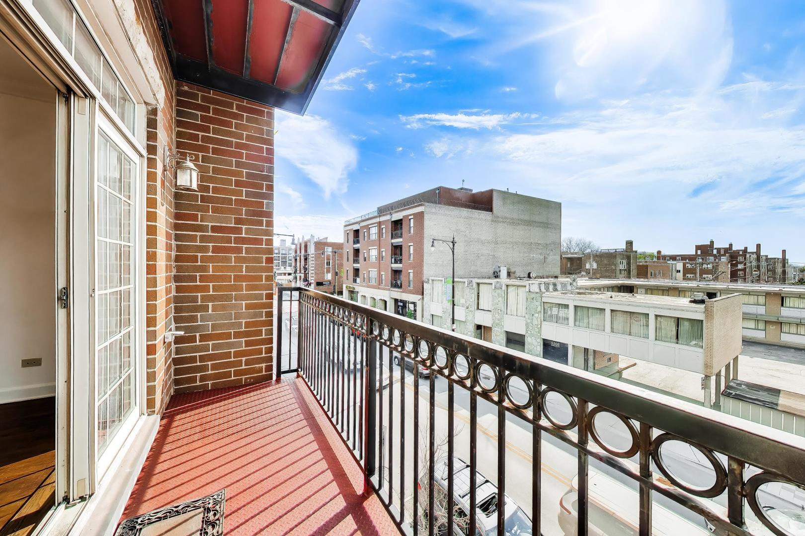 5321 N Lincoln Avenue Unit: 3E