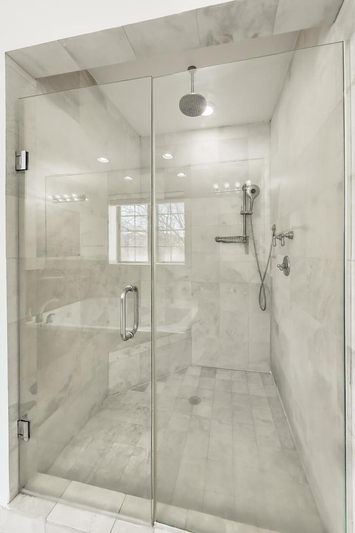5321 N Lincoln Avenue Unit: 3E