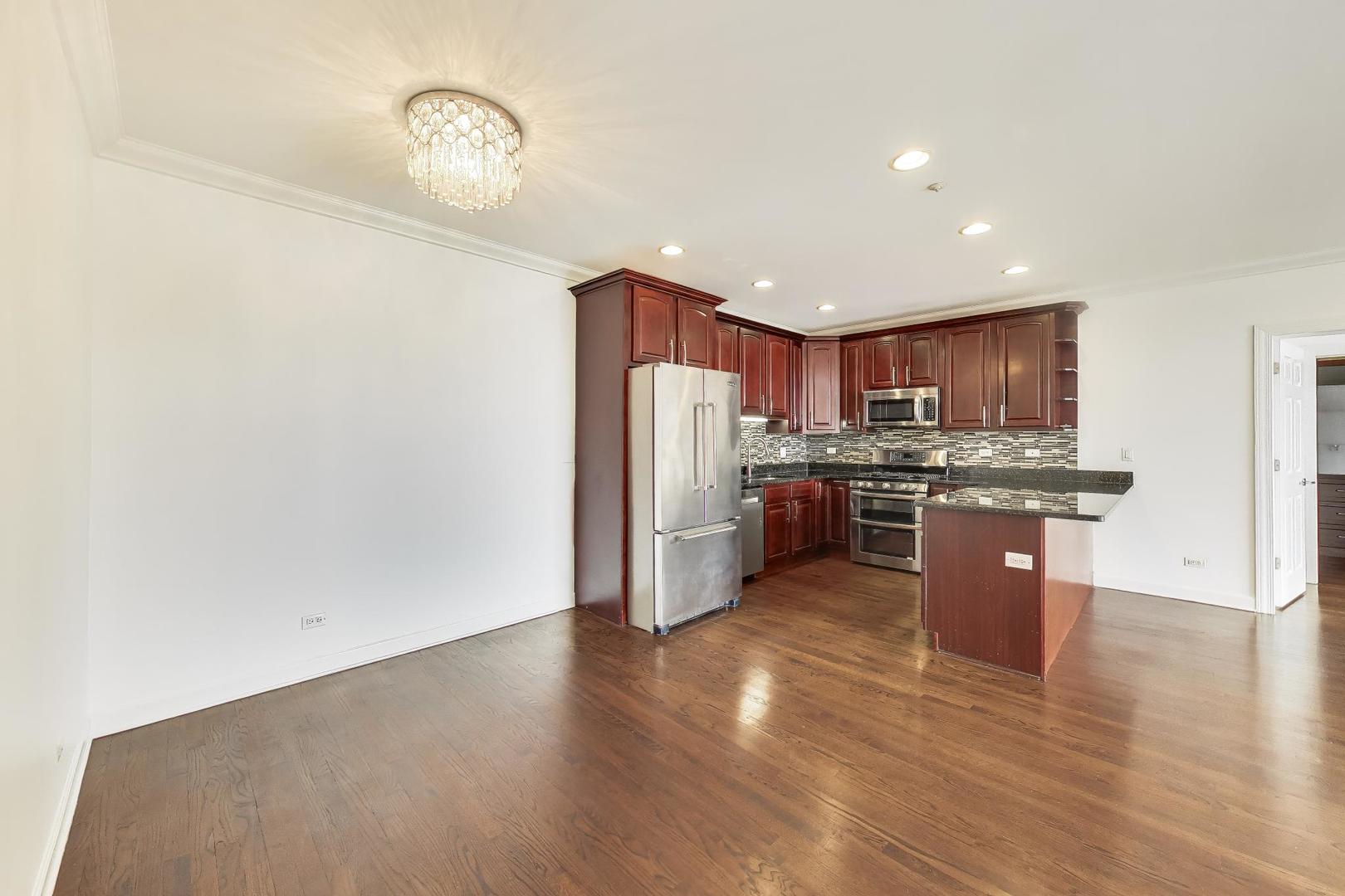 5321 N Lincoln Avenue Unit: 3E