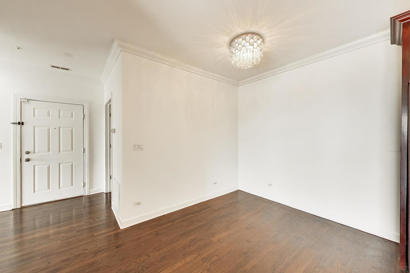 5321 N Lincoln Avenue Unit: 3E