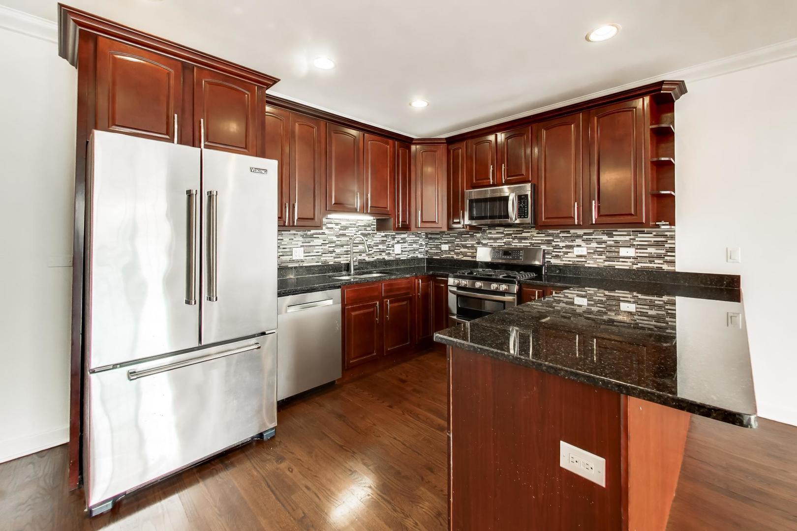 5321 N Lincoln Avenue Unit: 3E