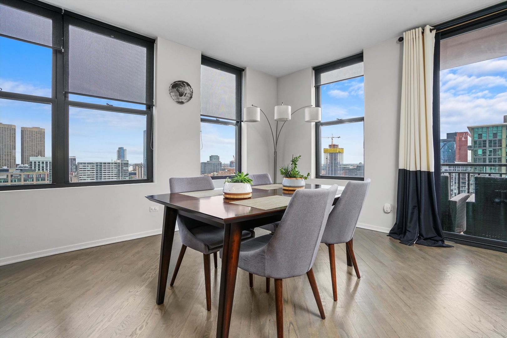 330 N Jefferson Street Unit: 1805