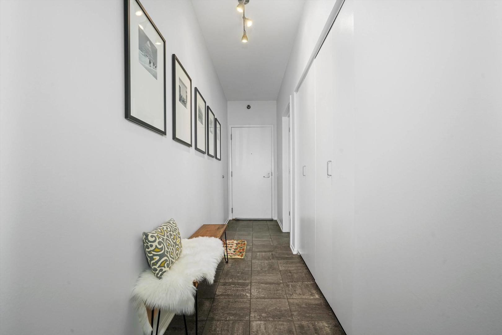 330 N Jefferson Street Unit: 1805