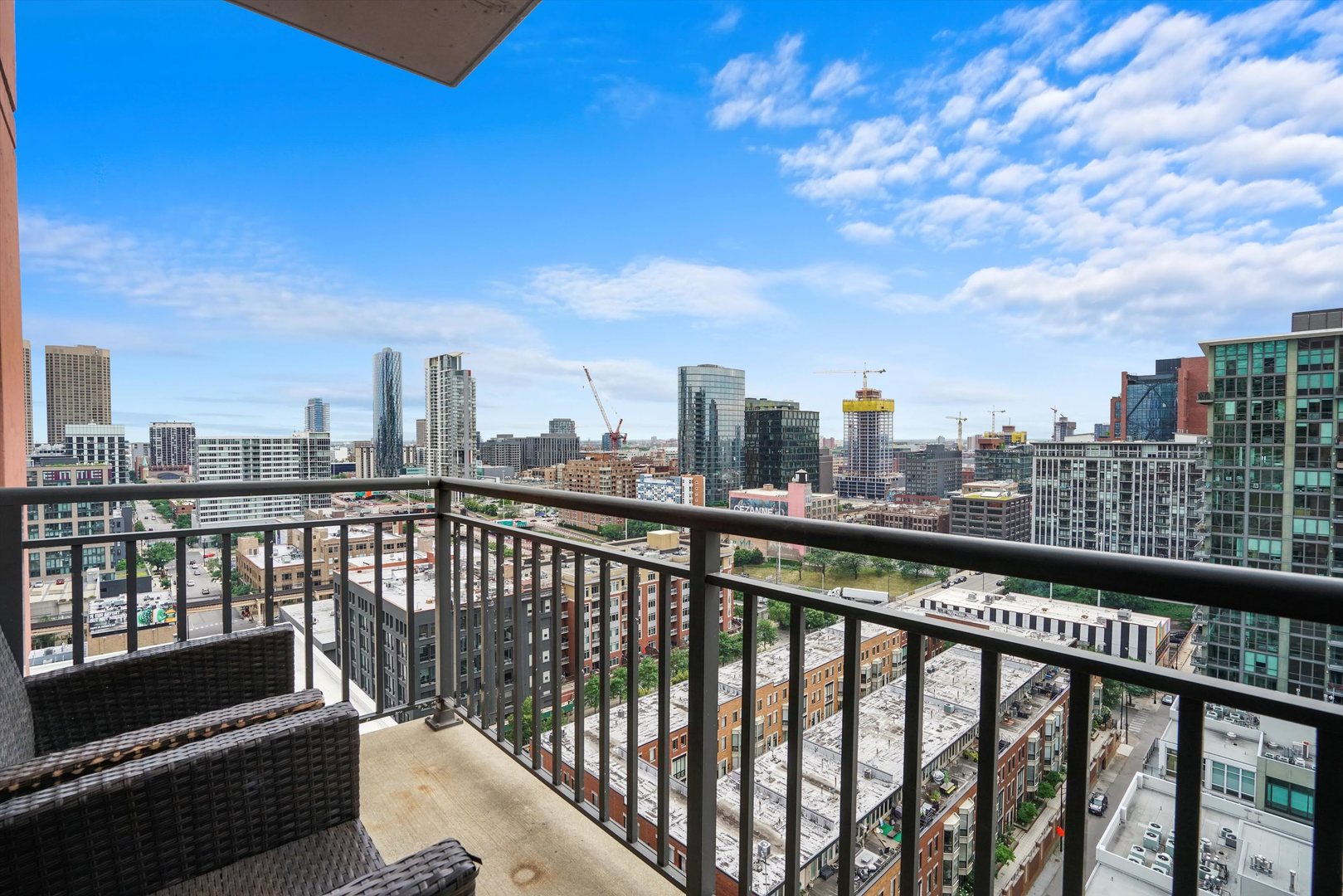 330 N Jefferson Street Unit: 1805