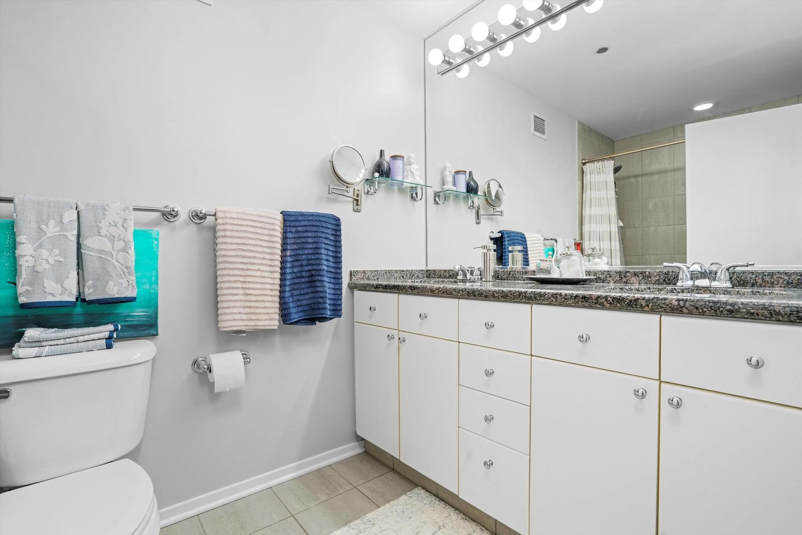 330 N Jefferson Street Unit: 1805