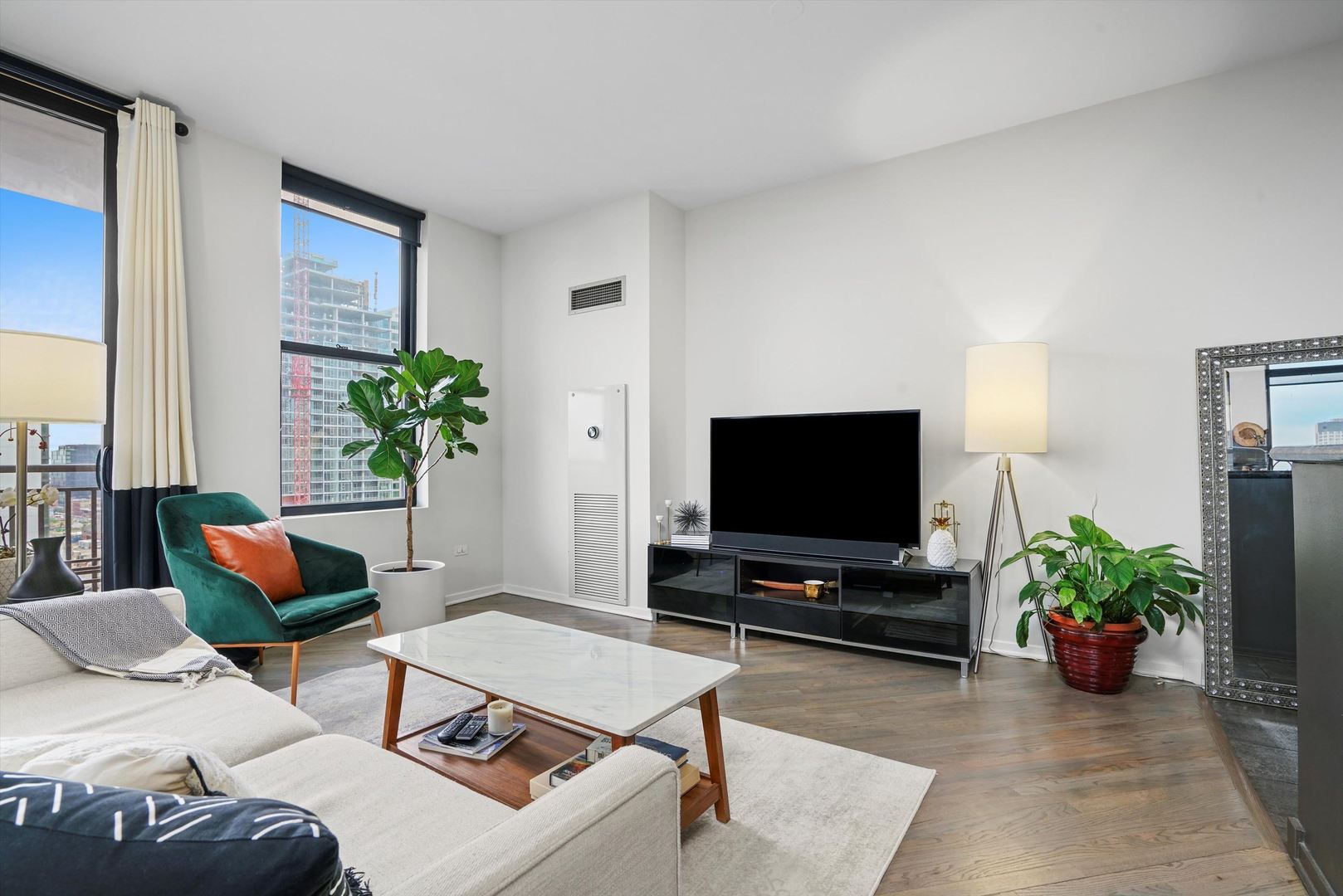 330 N Jefferson Street Unit: 1805