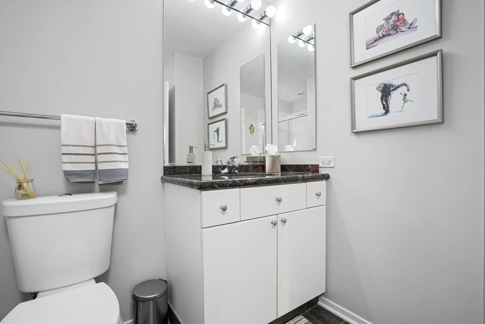 330 N Jefferson Street Unit: 1805