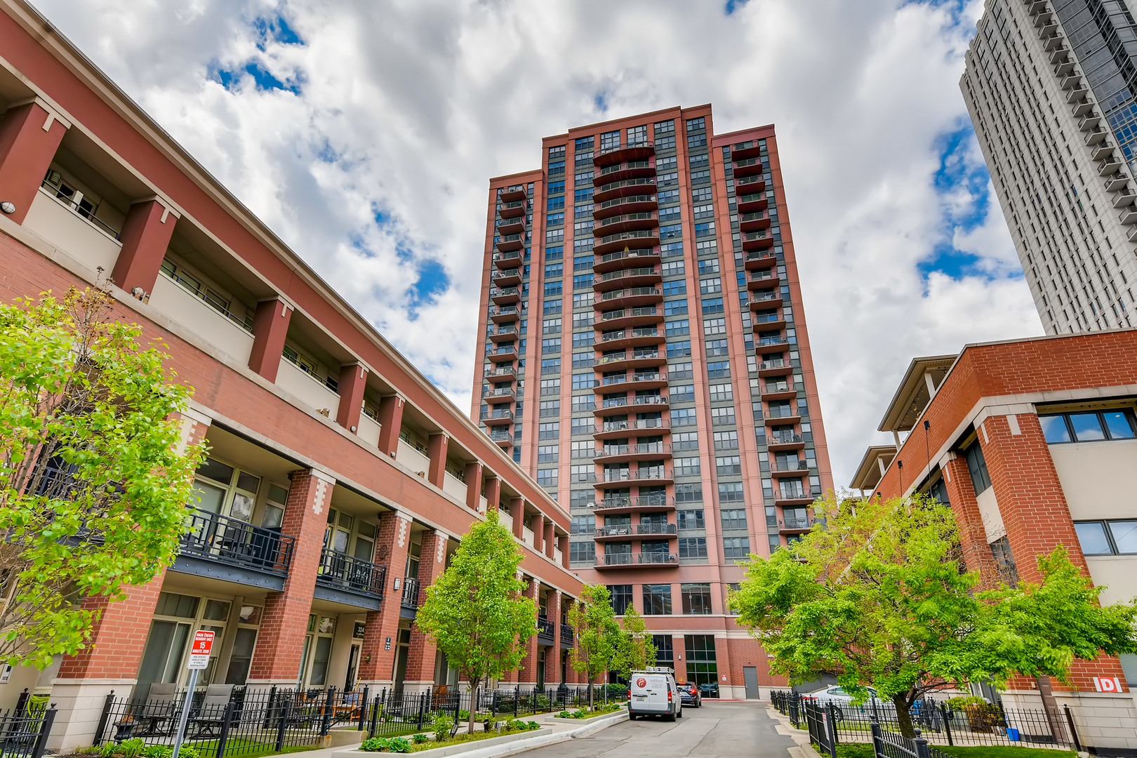 330 N Jefferson Street Unit: 1805