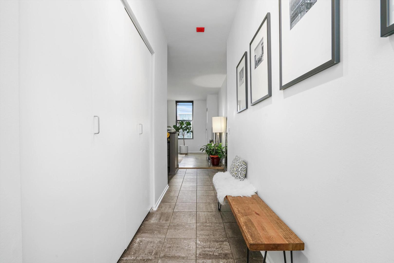 330 N Jefferson Street Unit: 1805