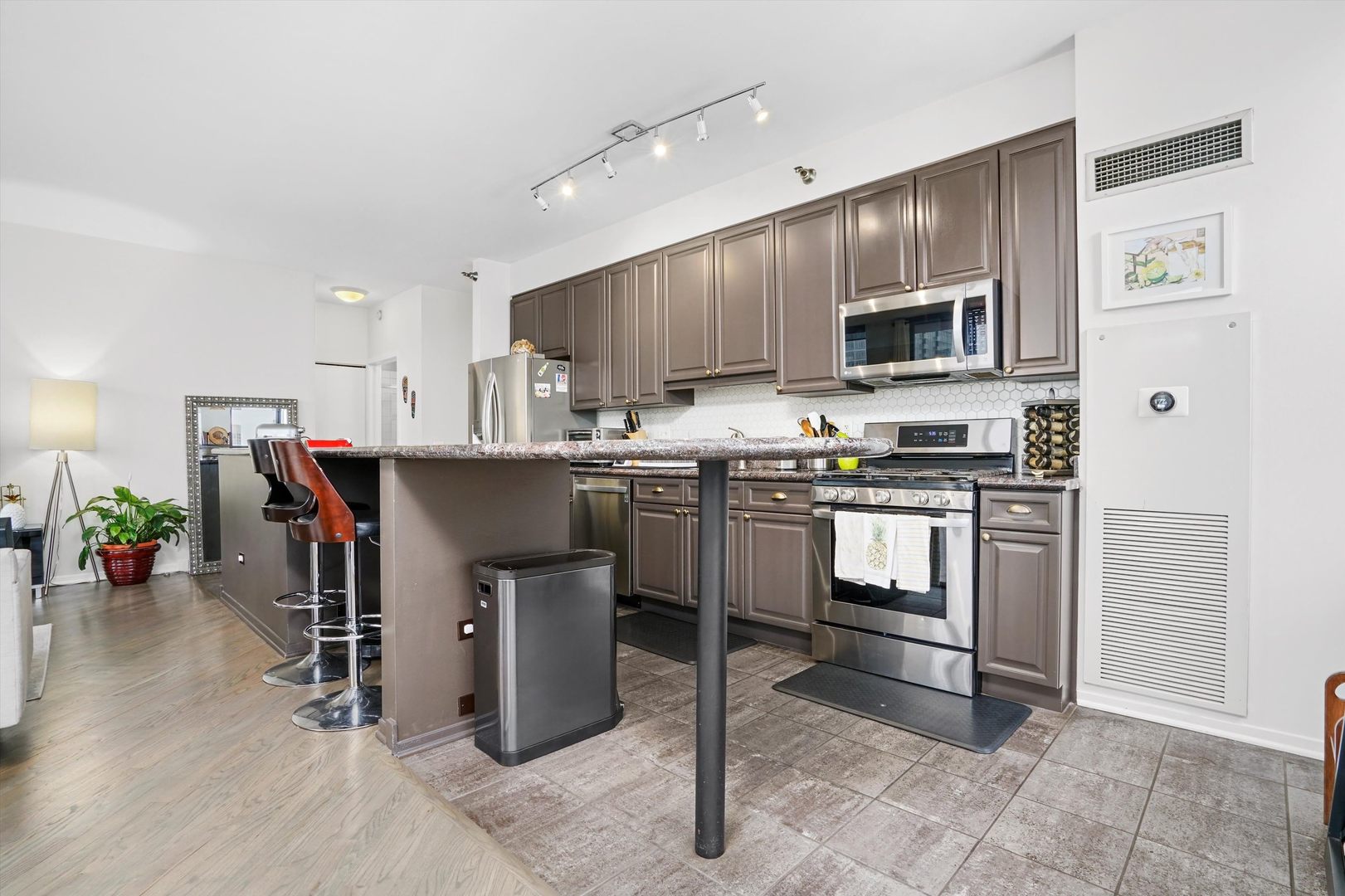 330 N Jefferson Street Unit: 1805