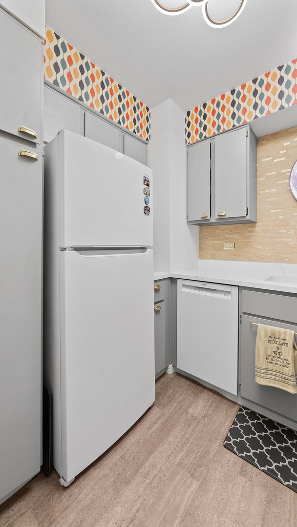 1000 N Lake Shore Drive Unit: 404