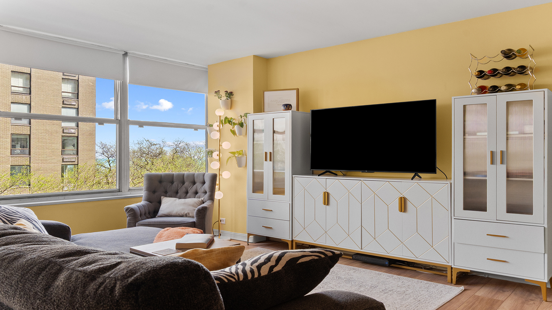 1000 N Lake Shore Drive Unit: 404