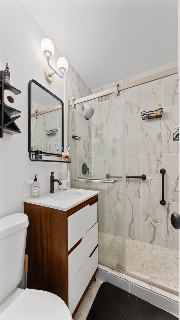 1000 N Lake Shore Drive Unit: 404