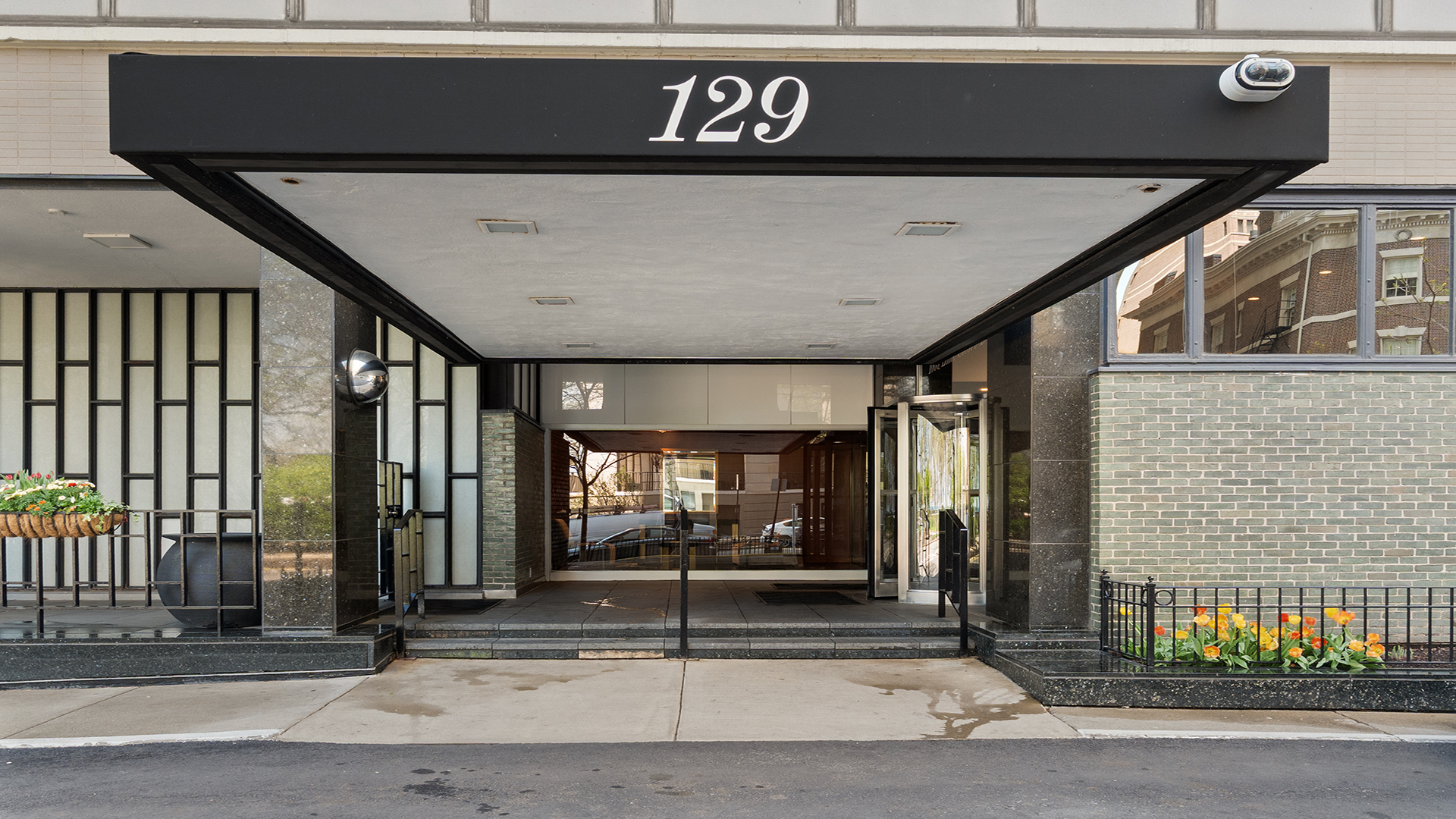 1000 N Lake Shore Drive Unit: 404