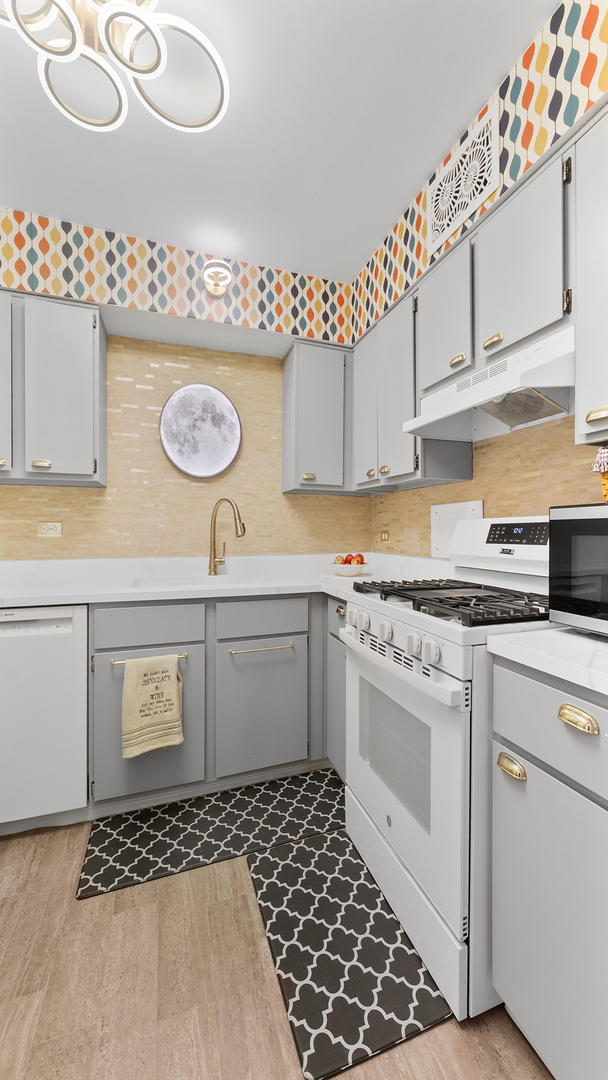 1000 N Lake Shore Drive Unit: 404