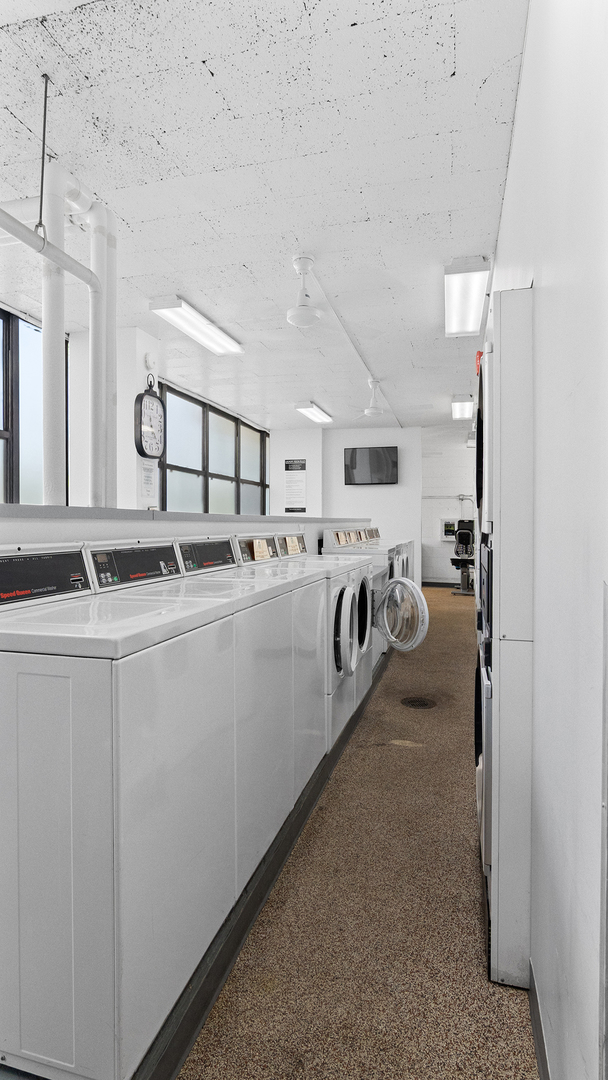 1000 N Lake Shore Drive Unit: 404