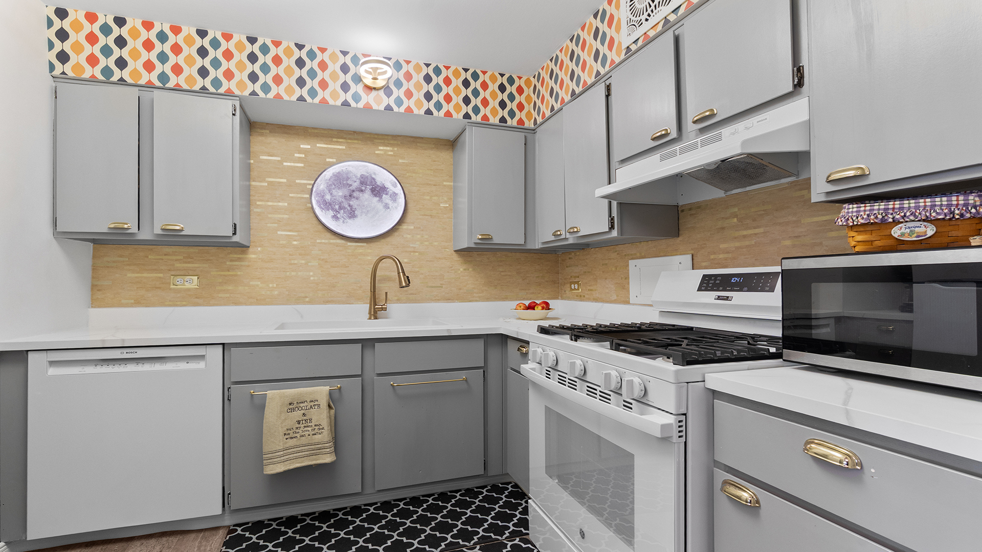 1000 N Lake Shore Drive Unit: 404