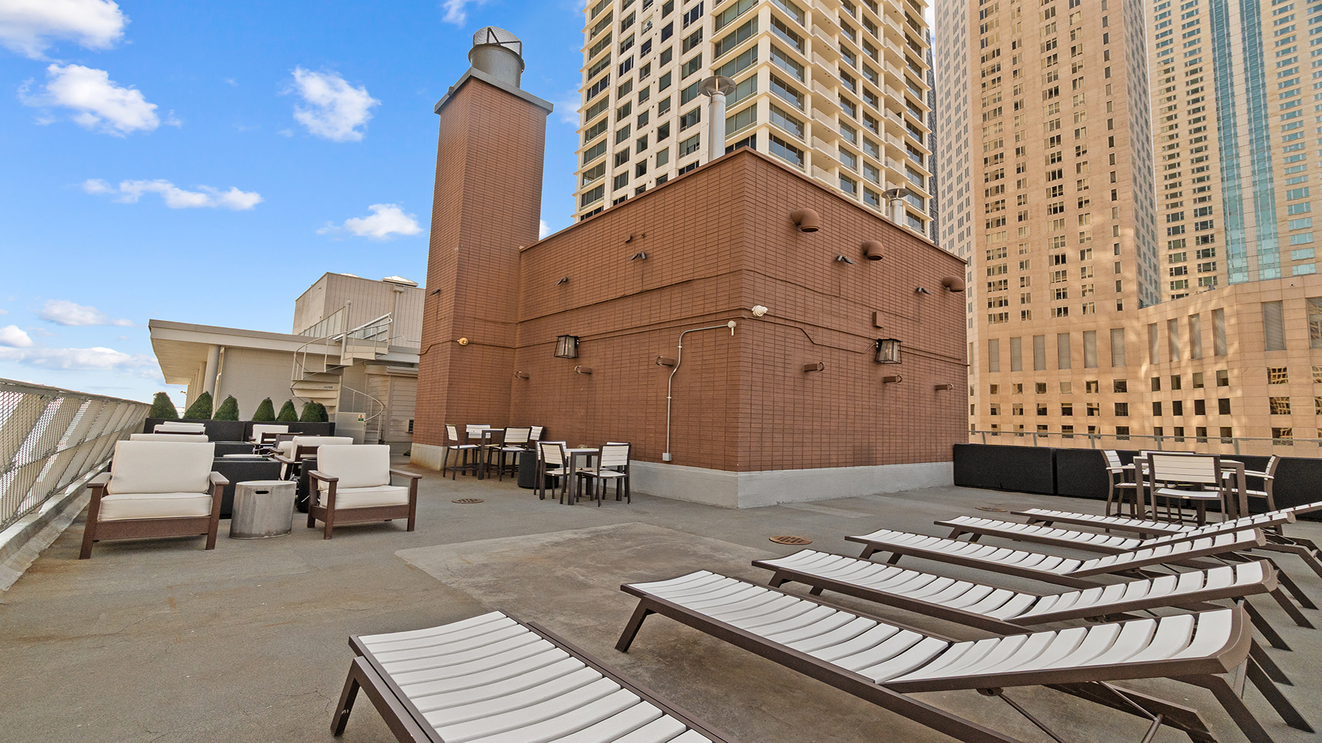 1000 N Lake Shore Drive Unit: 404