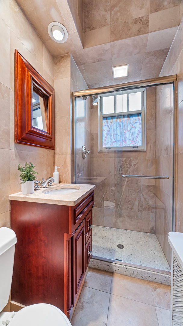 227 E Delaware Place Unit: 8C