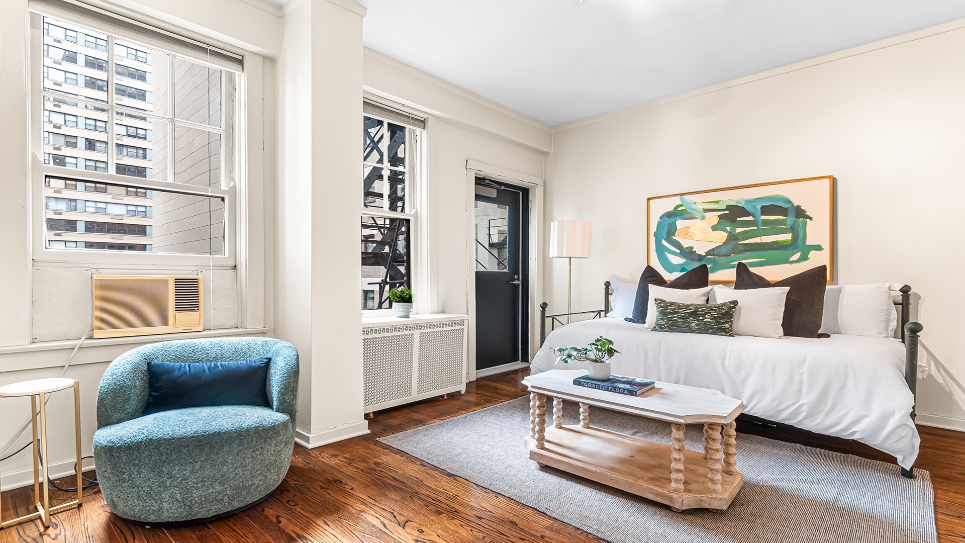 227 E Delaware Place Unit: 8C