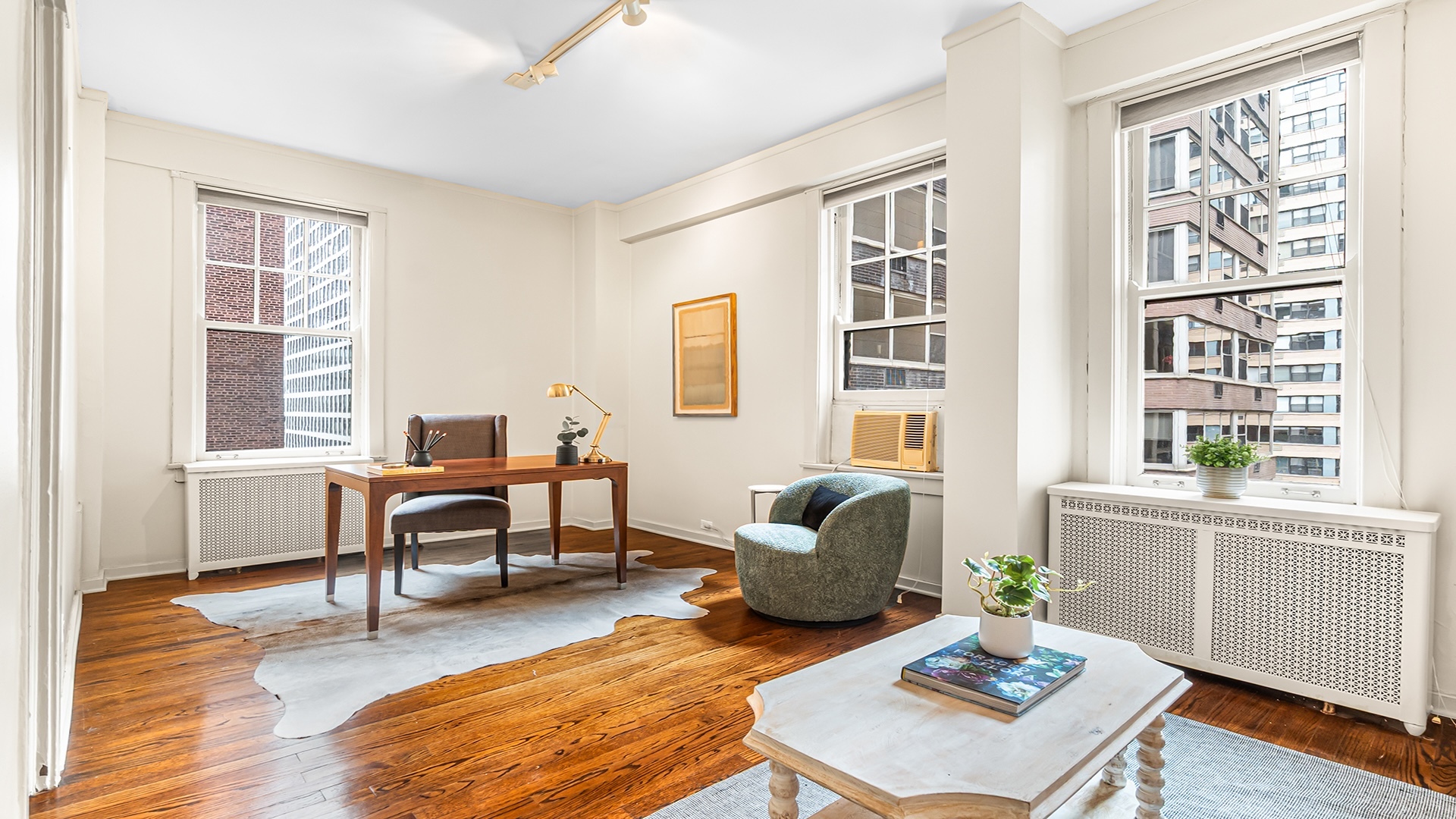 227 E Delaware Place Unit: 8C